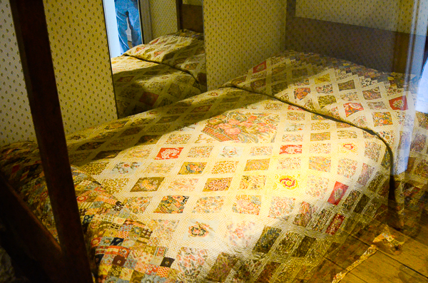 Bedstead with quilt