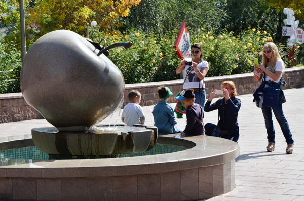 Apple fountain