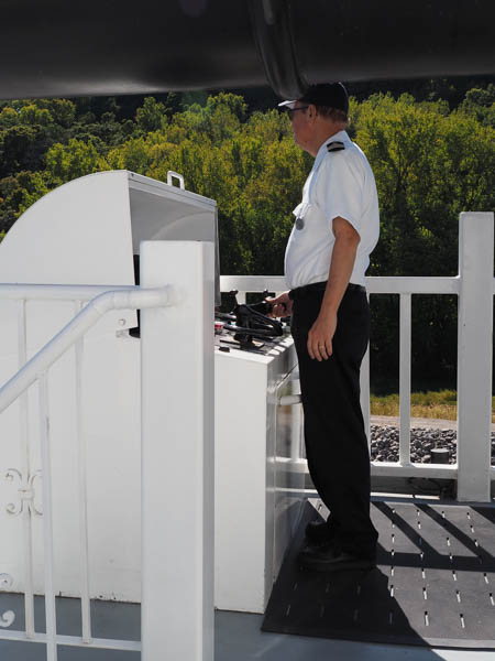 Pilot at auxiliary bridge