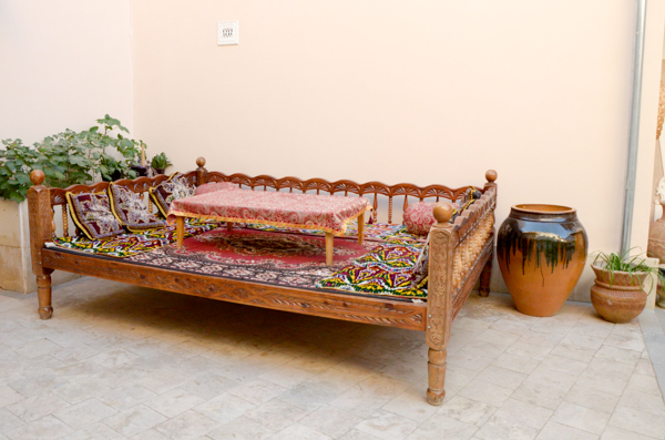 Karavot Table