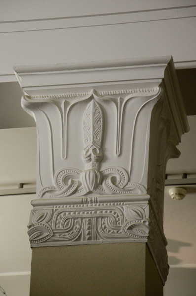 Column capital