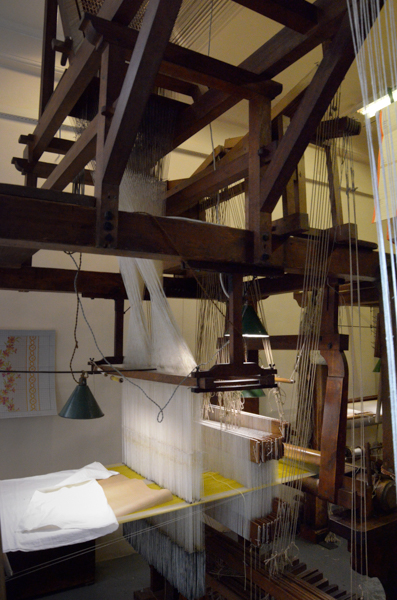Draw loom