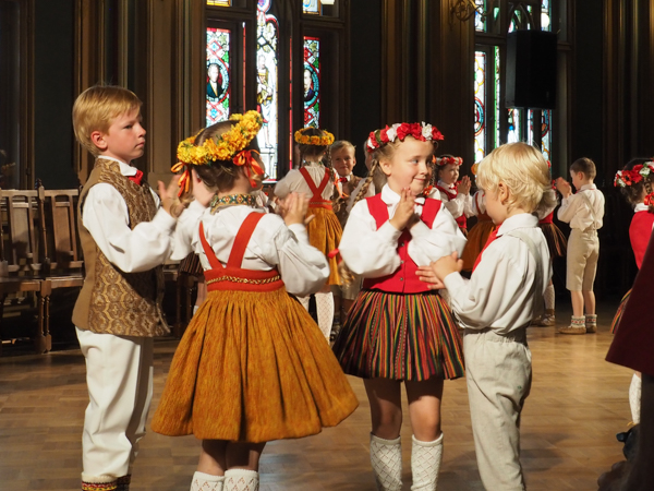 Children dancers