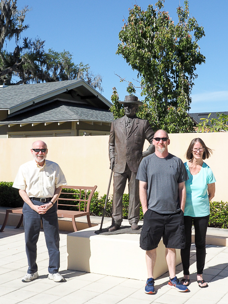 Frank Lloyd Wright statue